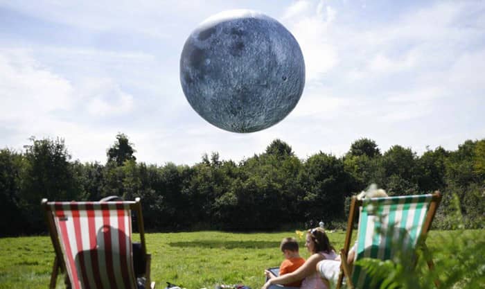 LA LUNE, SI POSSIBLE • La Volière