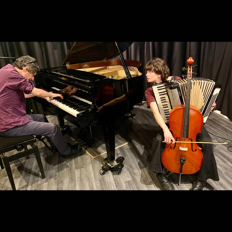 Récital dé-piano-té (Spectacle pianistique + théâtre, vidéo et danse)