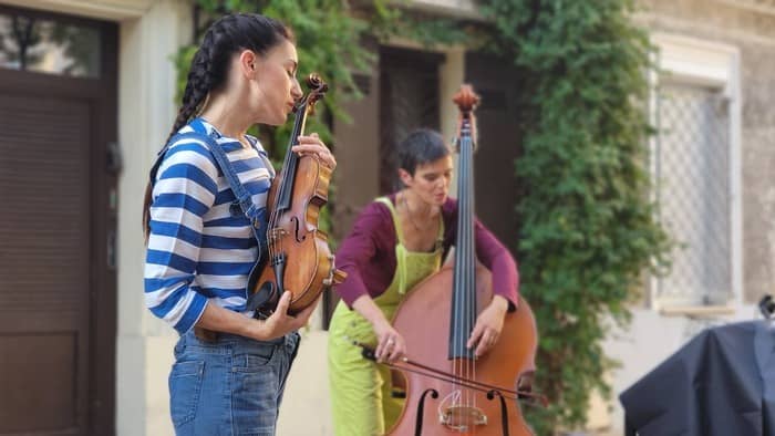 Mà, passages