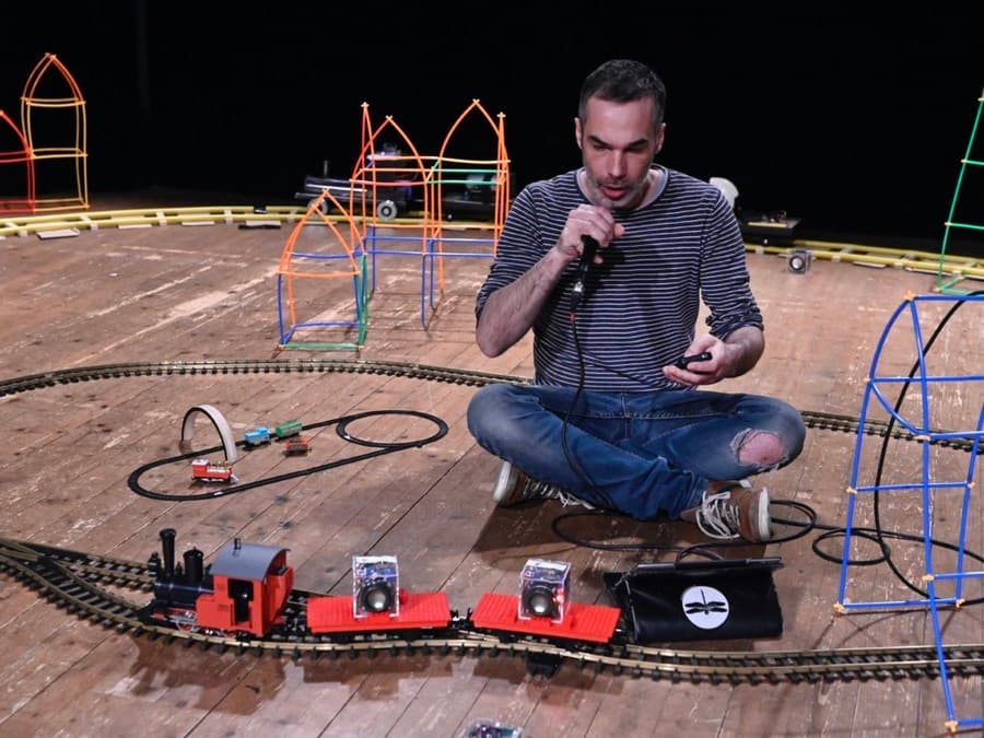 Cie La Boite a Sel - Track