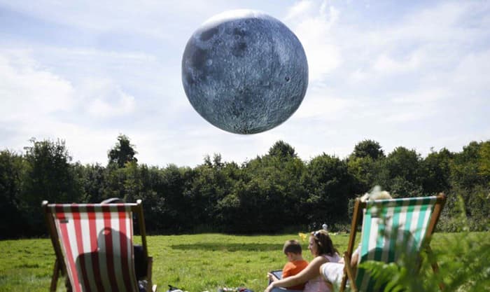 LA LUNE, SI POSSIBLE • La Volière