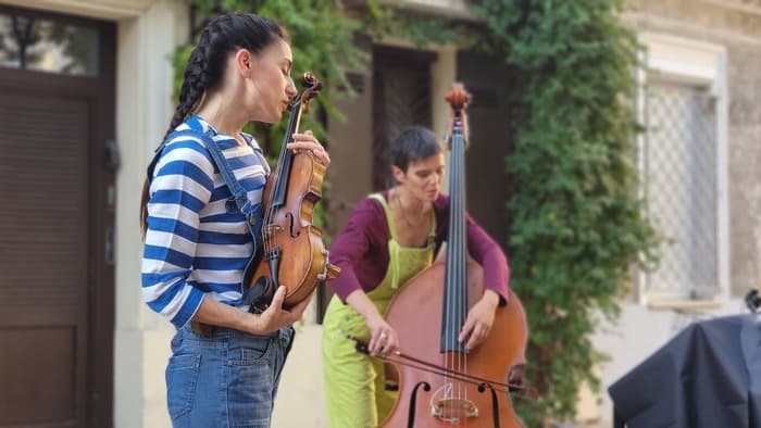 Mà, passages