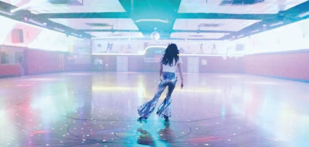 ROLLER DISCO DANCING