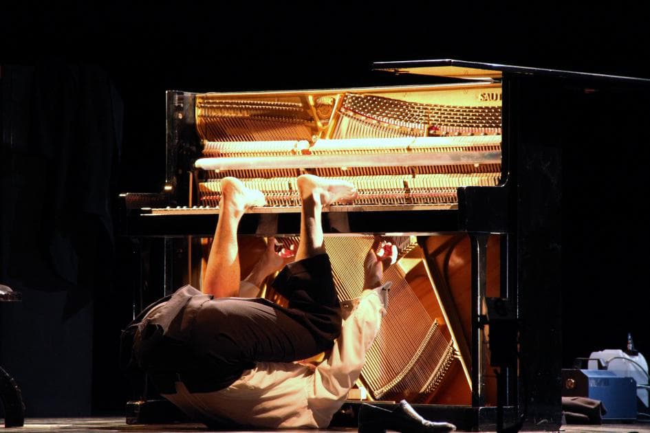 SÉRÉNADE POUR PIANISTE INACHEVÉ