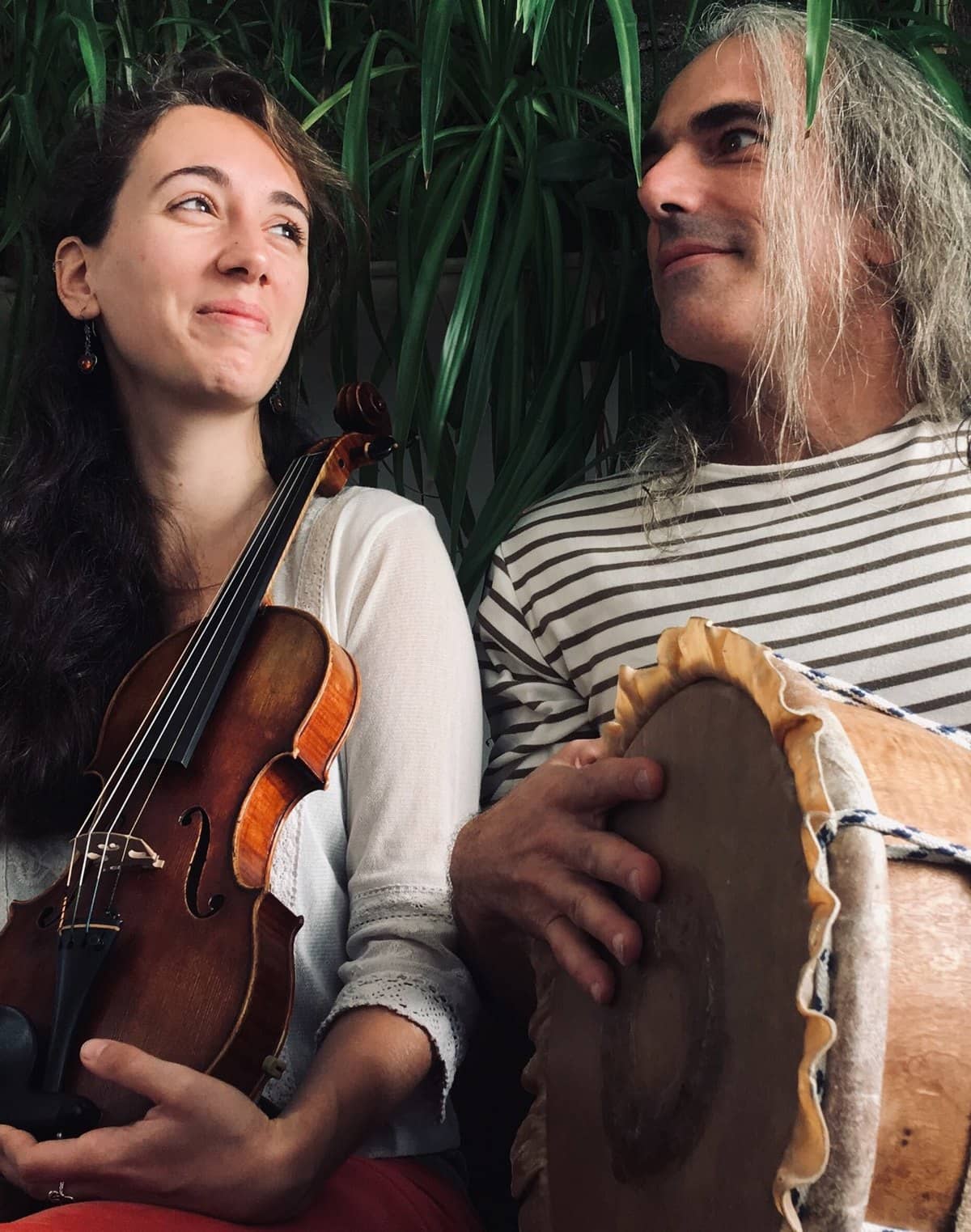 Benoît Fauvet (tambours vaudou) & Amandine Calige (Violon irlandais)