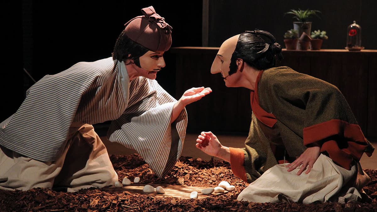 Caché dans son buisson de lavande, Cyrano sentait bon la lessive