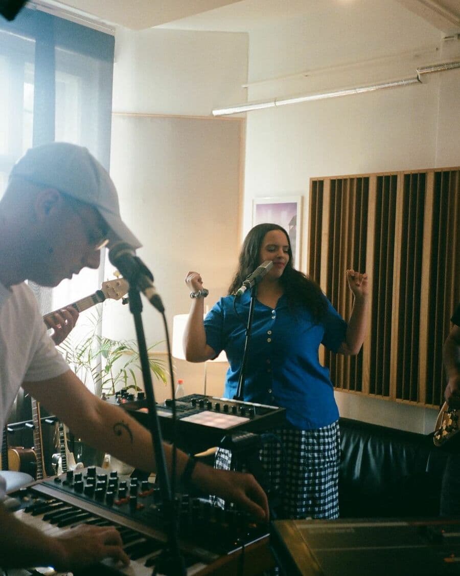 Globe Trotter : Stella & The Longos (live) + Amplitudes + Super Daronne