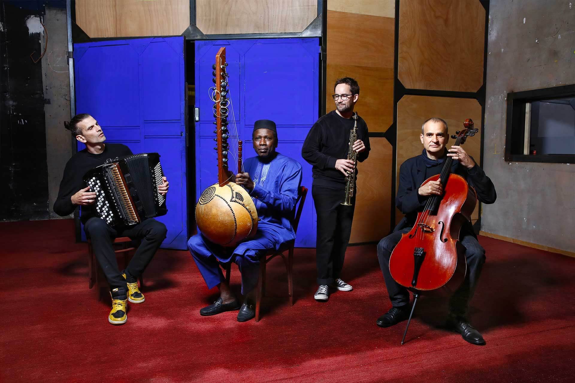 LES ÉGARÉS : BALLAKÉ SISSOKO, VINCENT SEGAL, ÉMILE PARISIEN, VINCENT PEIRANI