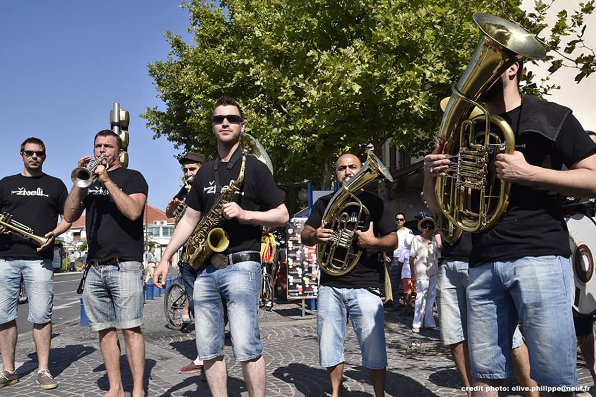 « Les Vertigineuses » Déambulation verte en fanfare avec le Ziveli Orkesta