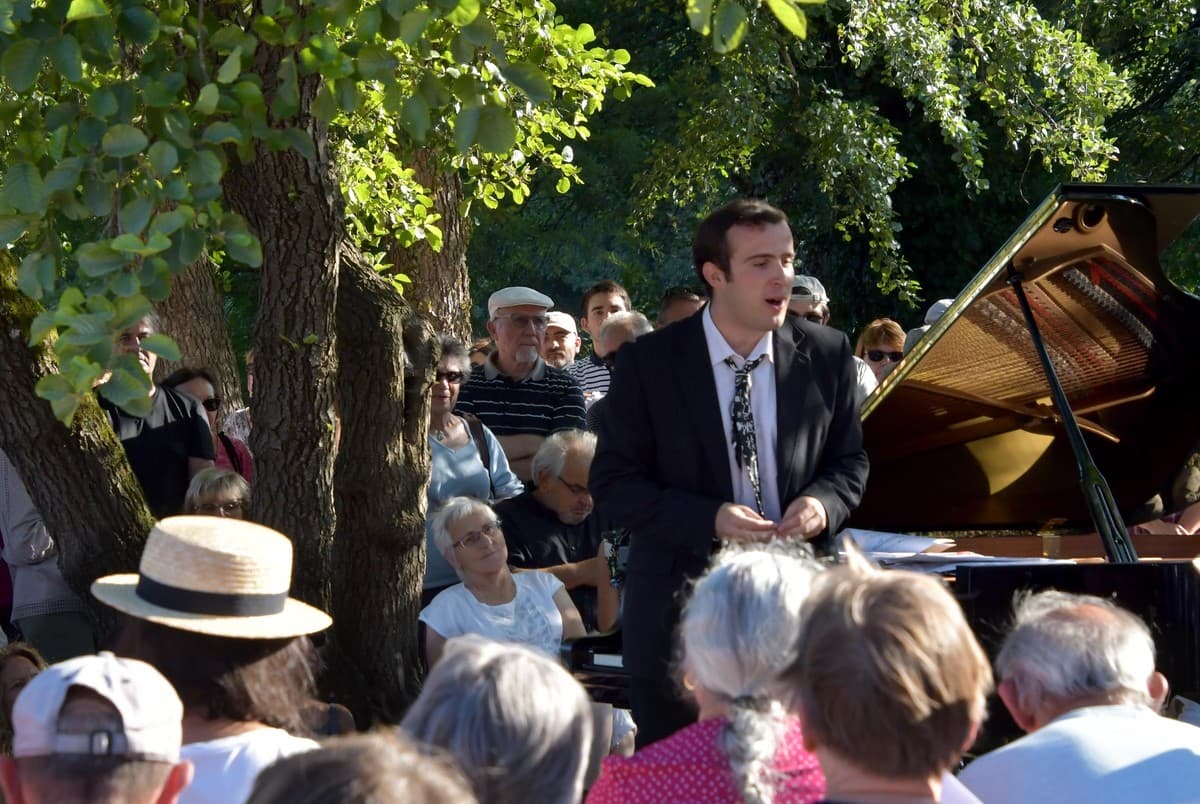 Récital gratuit de piano (musique classique en plein air dans la nature)