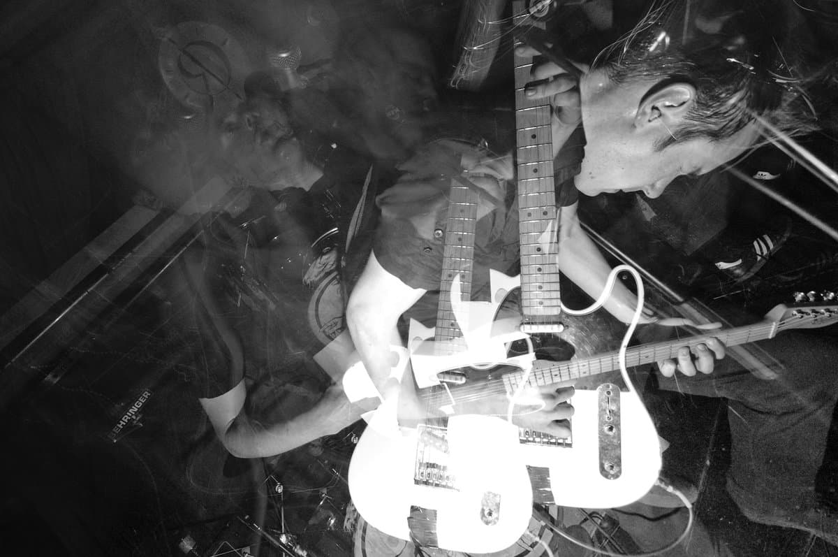 VIVE LA PIRATERIE, NEGATIVE BELIEFS & PILGRIM SHOWS PRÉSENTENT LEUR SOIRÉE DINTÉGRATION