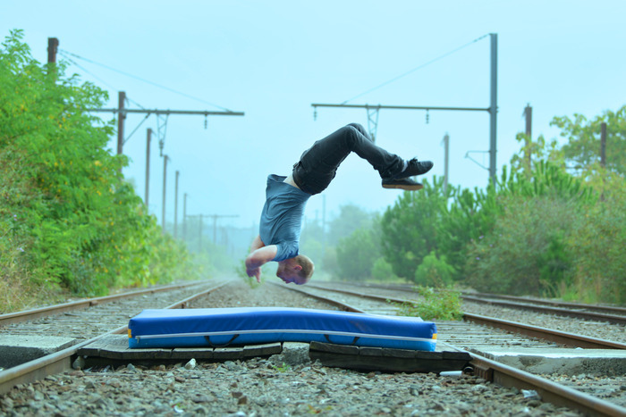Main-s Tenante-s, par la cie Alex on the wire