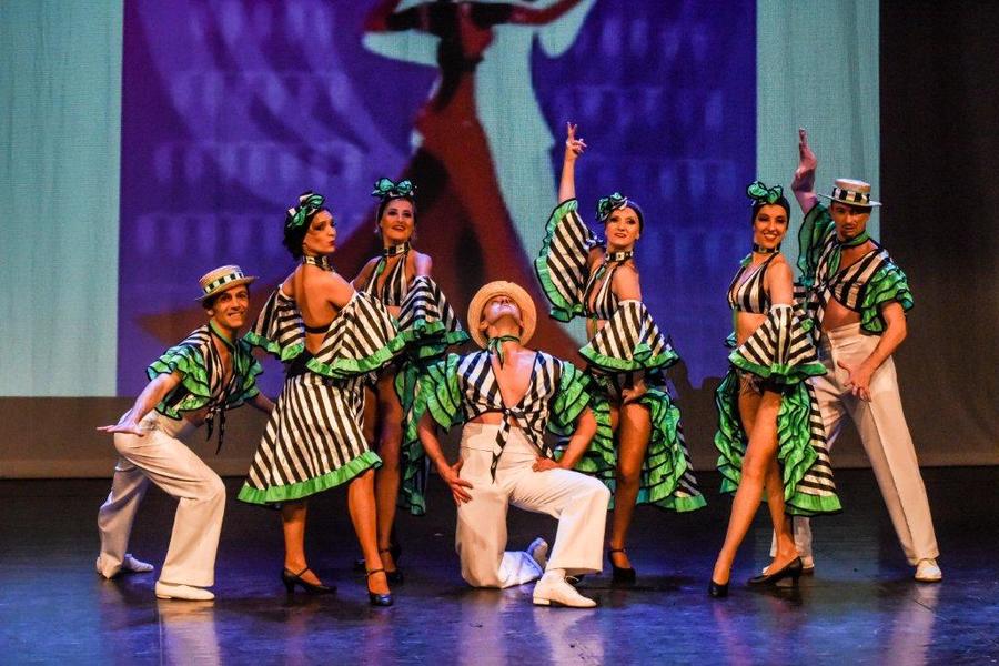MUSIC-HALL EN FOLIE - avec la compagnie follaventure