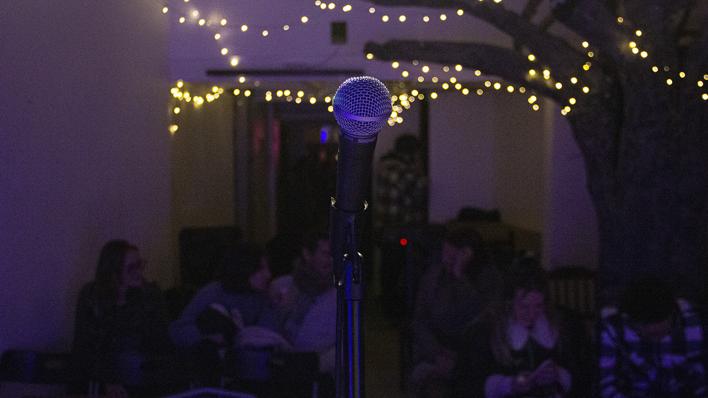 STAND-UP COMEDY CLUB  • Brio - Léo Dumon