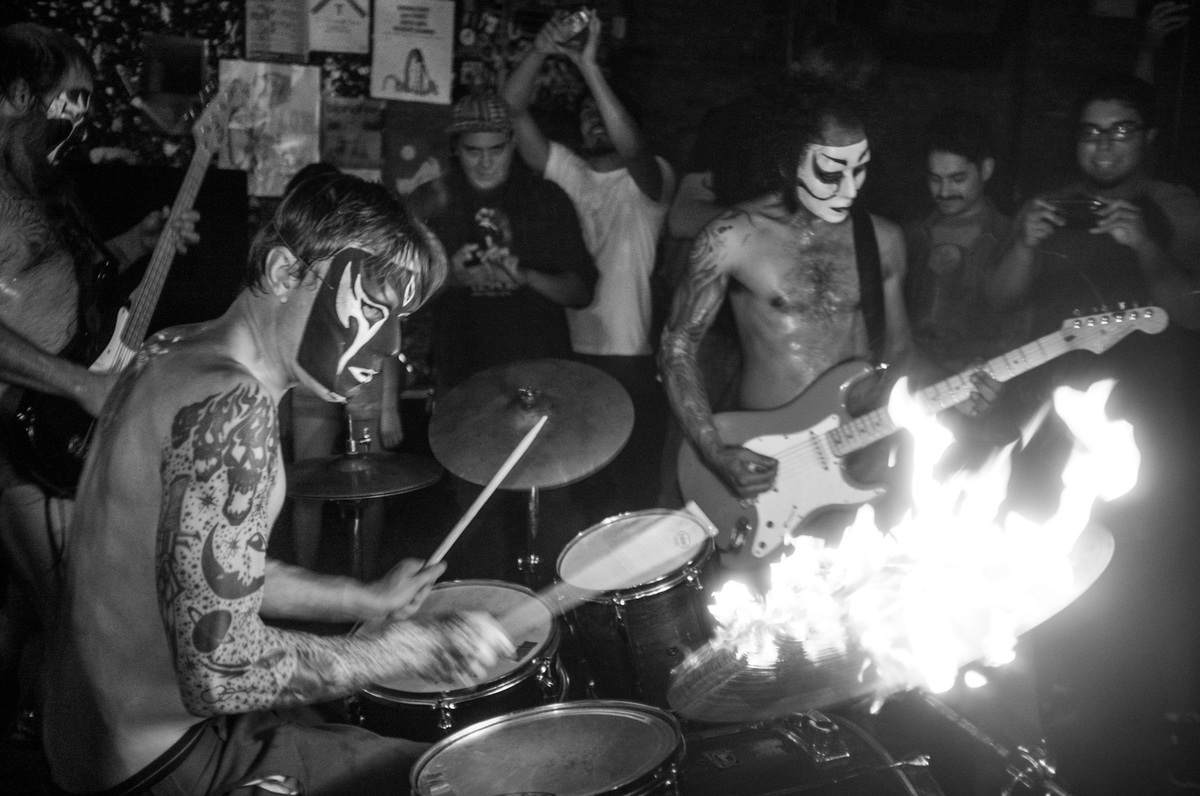 TRASH TIMES PARTY