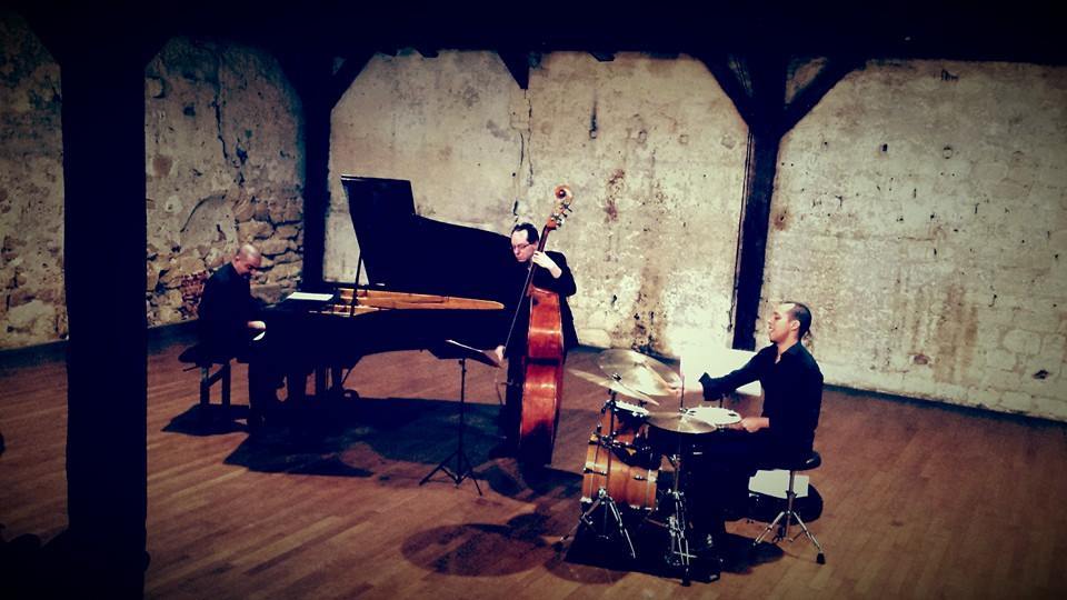 Yonathan Avishai Trio - Modern Times